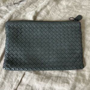 Bottega Veneta Intrecciato Gray Zip Pouch / Clutch